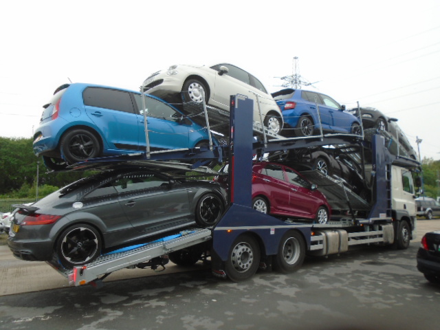 Car transporter from the side